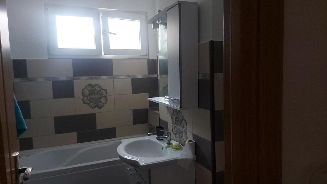 Studio Bulevardul Victoriei Brasov Bagian luar foto